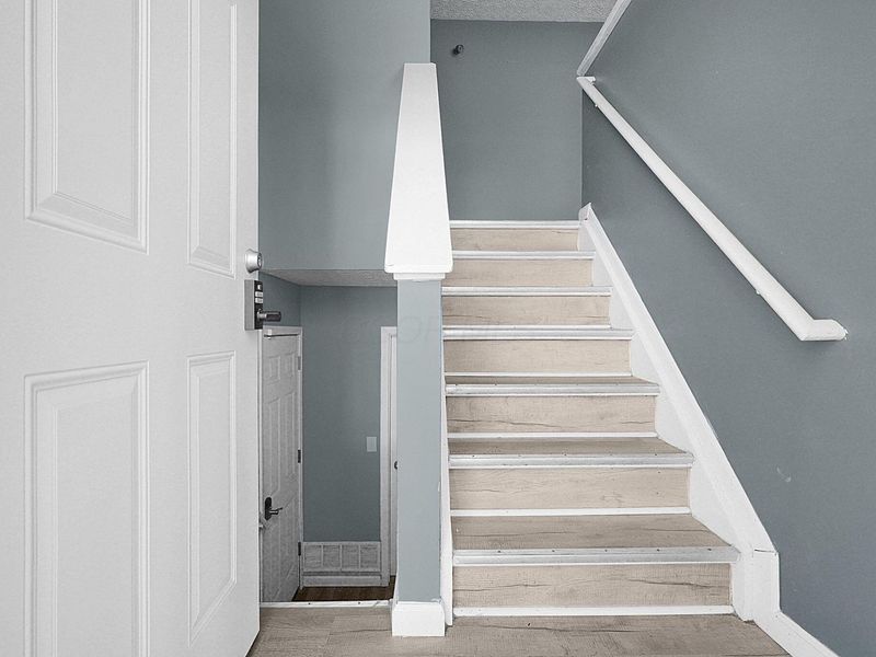 381 Chatterly Lane, Columbus, OH 43207 Photo 6