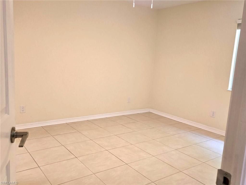 4625 Bayshore Dr, Unit D1, Naples, FL 34112 Photo