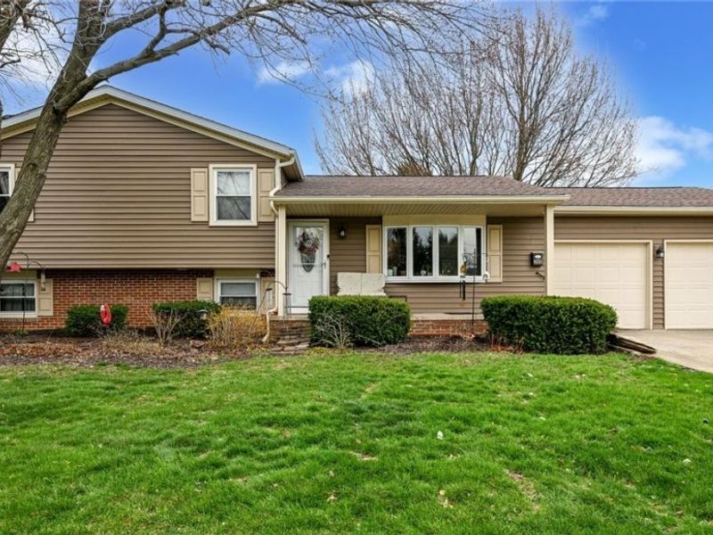 300 Castleton Road NE, North Canton, OH 44720 Photo 1