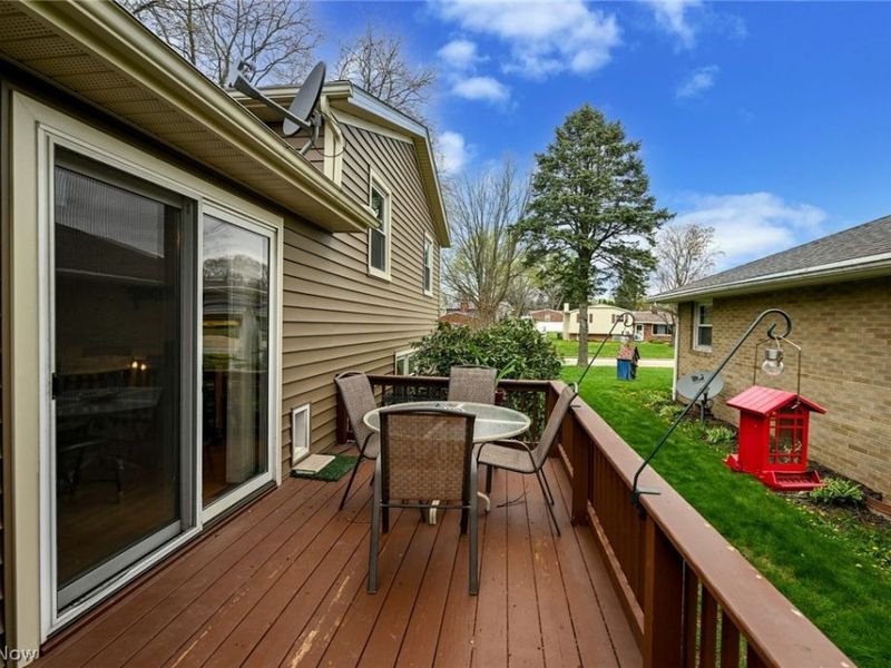 300 Castleton Road NE, North Canton, OH 44720 Photo 10