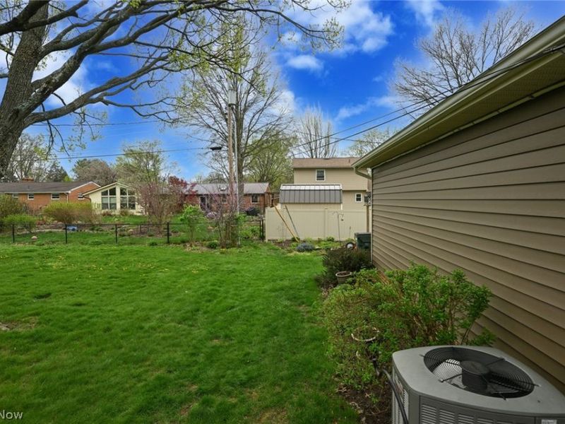 300 Castleton Road NE, North Canton, OH 44720 Photo 14