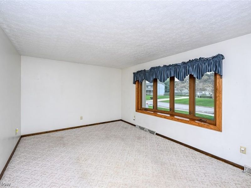 300 Castleton Road NE, North Canton, OH 44720 Photo 17