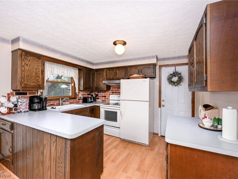 300 Castleton Road NE, North Canton, OH 44720 Photo 24