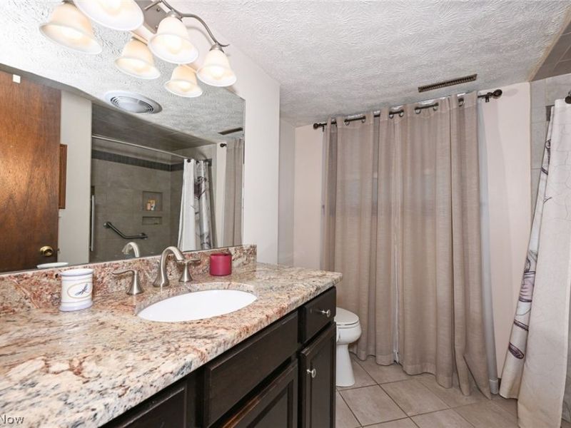 300 Castleton Road NE, North Canton, OH 44720 Photo 34