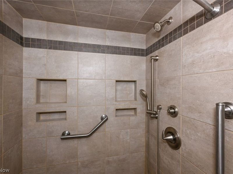 300 Castleton Road NE, North Canton, OH 44720 Photo 35