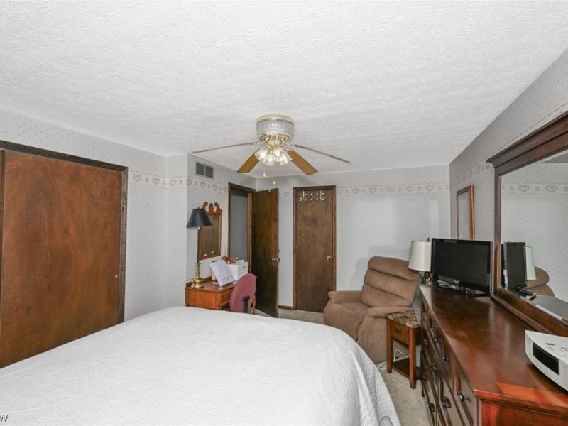 300 Castleton Road NE, North Canton, OH 44720 Photo 37