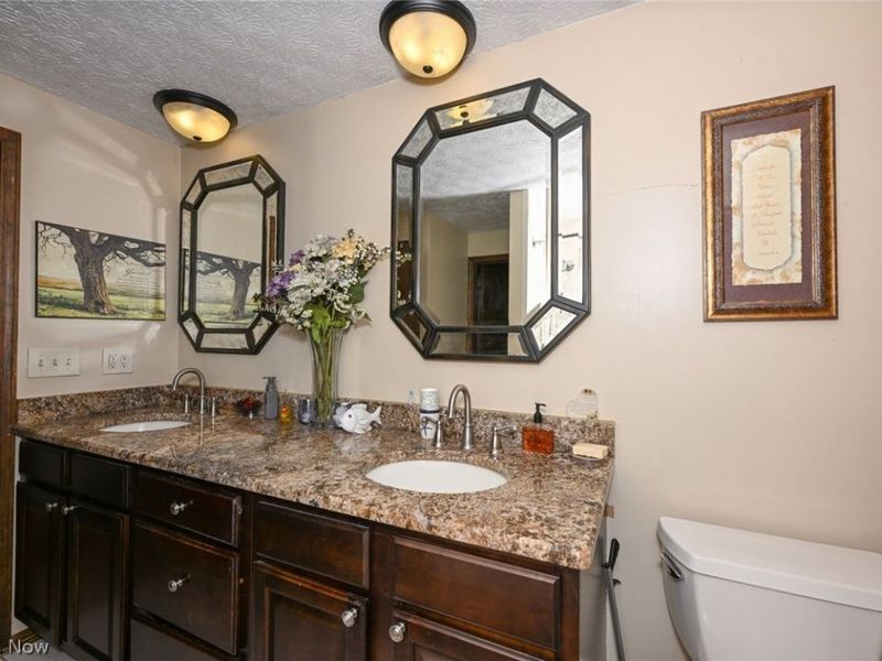 300 Castleton Road NE, North Canton, OH 44720 Photo 40