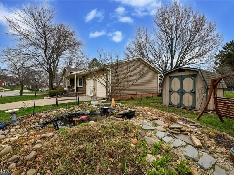 300 Castleton Road NE, North Canton, OH 44720 Photo 5