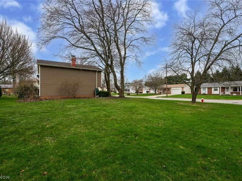 300 Castleton Road NE, North Canton, OH 44720 Photo 7