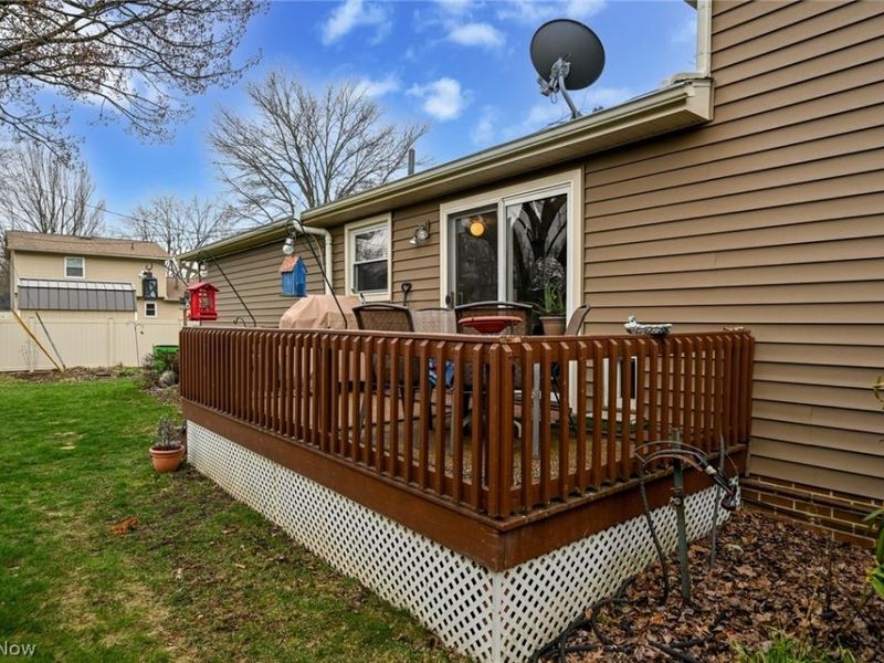 300 Castleton Road NE, North Canton, OH 44720 Photo 9