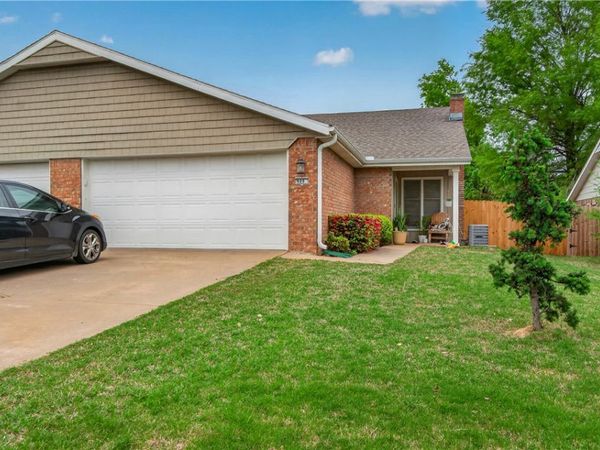 909 W Linden Street, Rogers, AR 72756