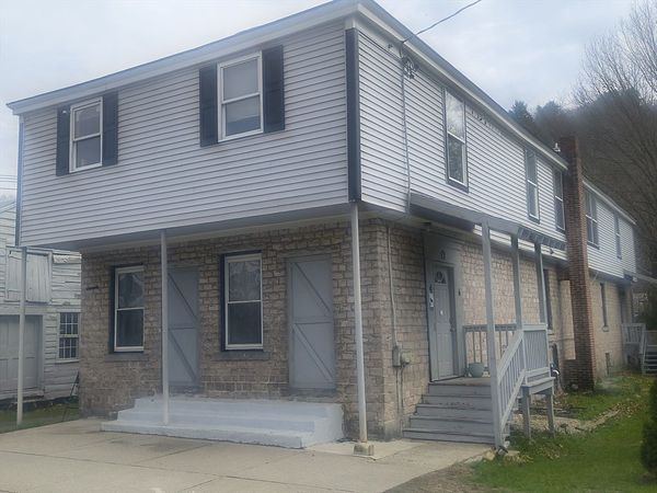 6 Maple St, Chester, MA 01011