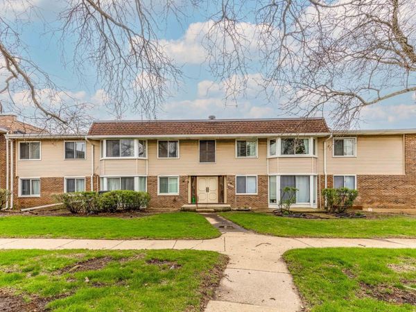 3004 Roberts Drive , Unit 8, Woodridge, IL 60517