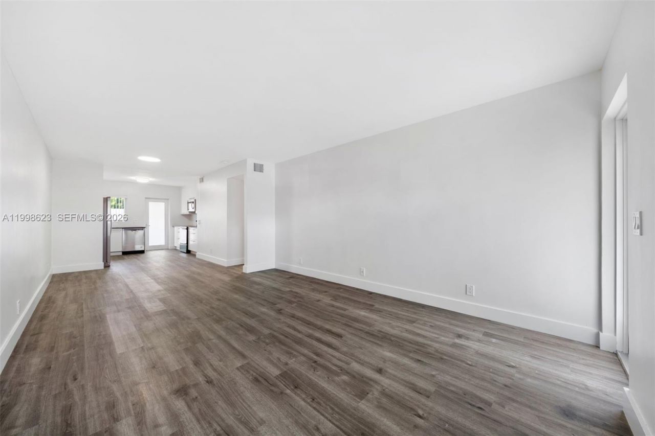 600 Layne Blvd, Unit 126, Hallandale Beach, FL 33009 Photo