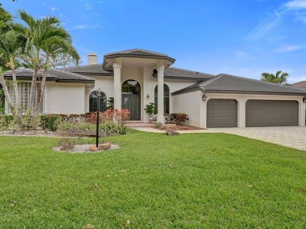 9724 NW 66th Pl, Parkland, FL 33076