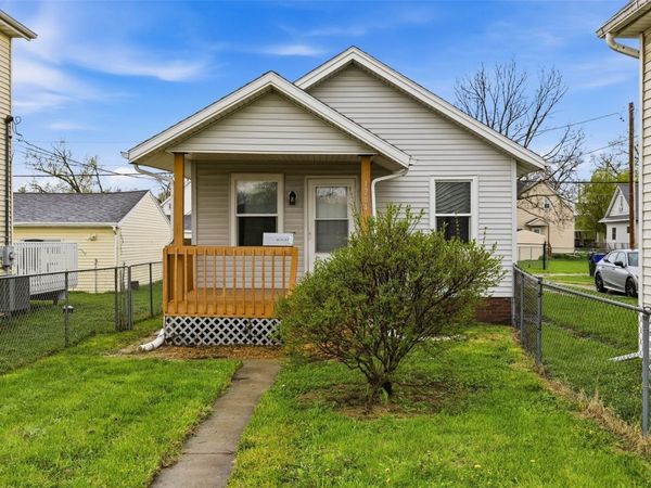 1204 8th Street NW, Cedar Rapids, IA 52405