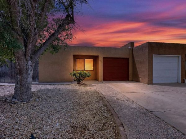 222 Shannon Place NW, Albuquerque, NM 87107