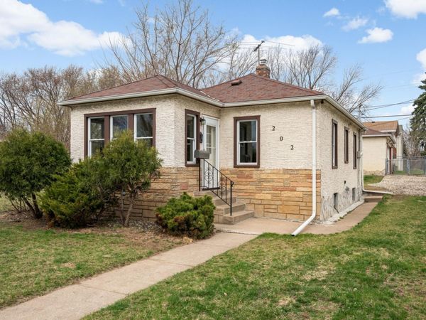 202 Park Street W, South Saint Paul, MN 55075