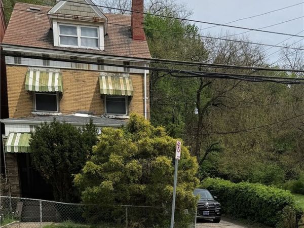 142 Robinson , Pittsburgh, PA 15213