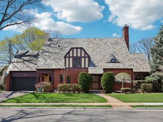 12 Sutton Place Rockville Centre, NY 11570