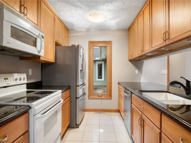 540 Crossbrook Drive, Berea, OH 44017 Photo 10