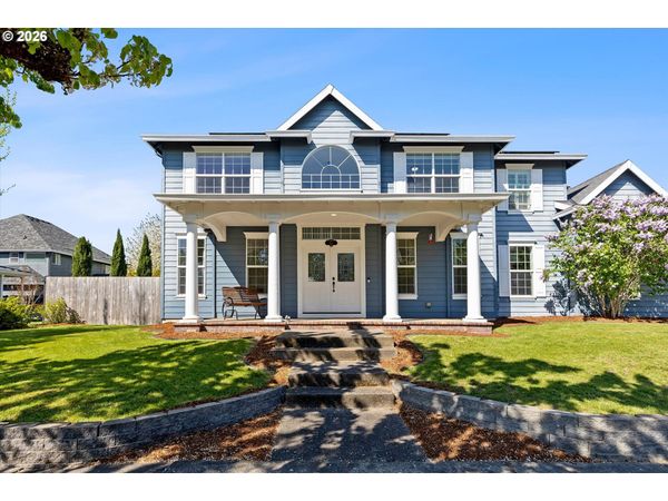 211 W HAZELNUT DR, Newberg, OR 97132