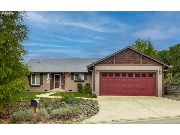 867 N SUMMERWOOD ST, Roseburg, OR 97471