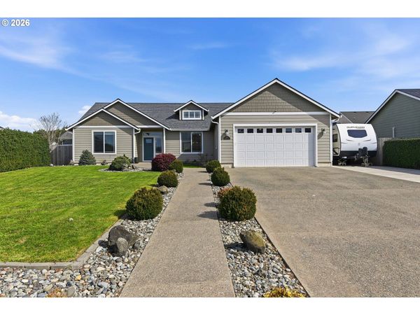2025 ROOSEVELT LOOP, North Bend, OR 97459