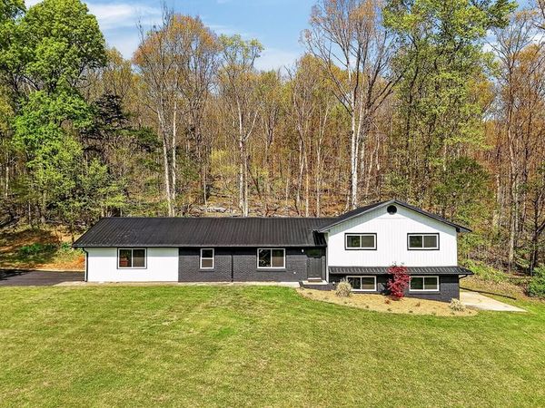 2260 Browns Mill Rd, Cookeville, TN 38506