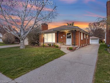 1544 Dorthen Avenue, Grosse Pointe Woods, MI 48236