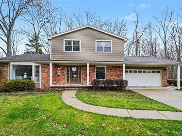 609 Westover Pass , Grand Blanc, MI 48439