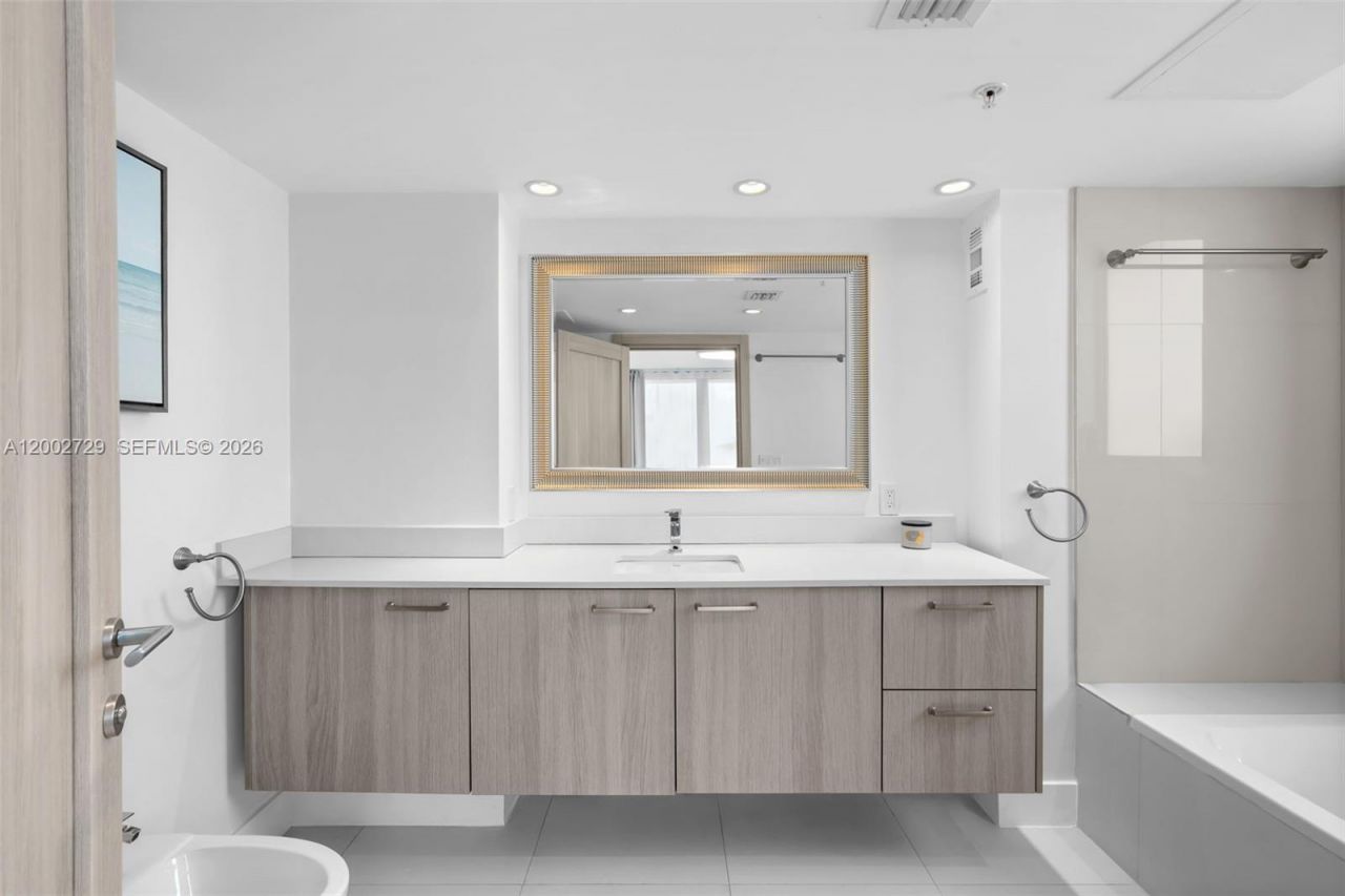 1133 102nd St, Unit 407, Bay Harbor Islands, FL 33154 Photo
