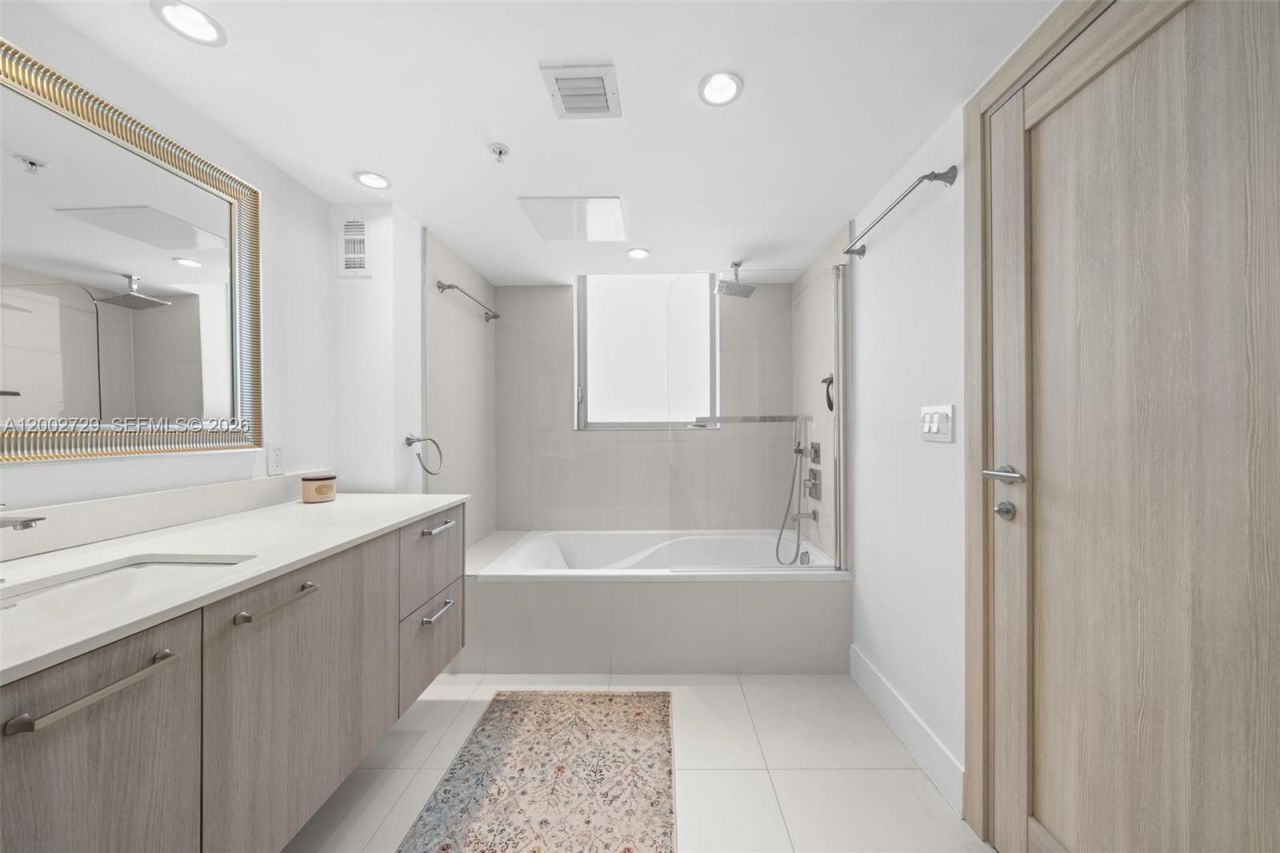 1133 102nd St, Unit 407, Bay Harbor Islands, FL 33154 Photo