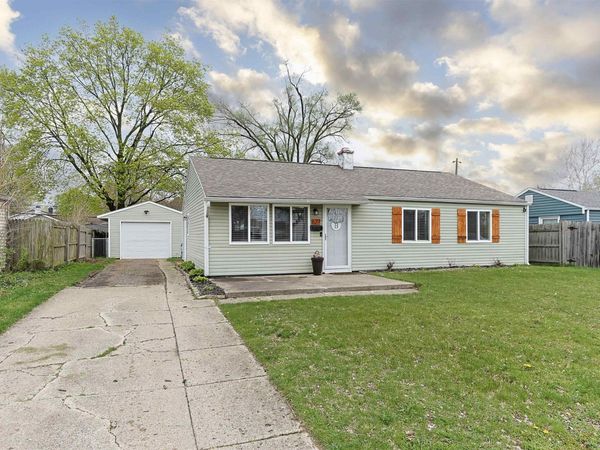 627 Manchester Drive, South Bend, IN 46615
