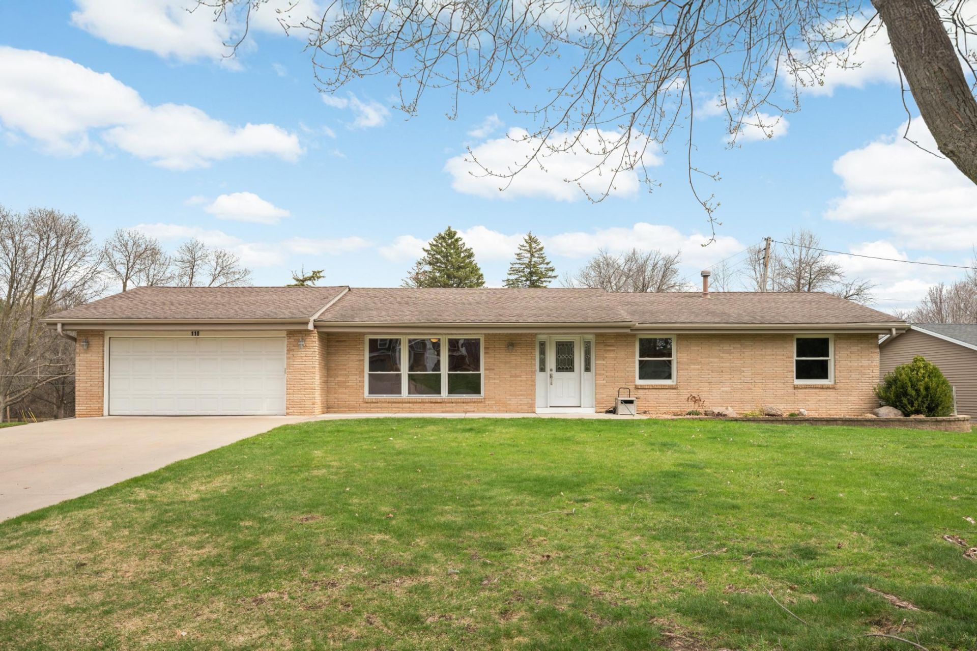 110 Mayo Dr, Burnsville, MN 55337