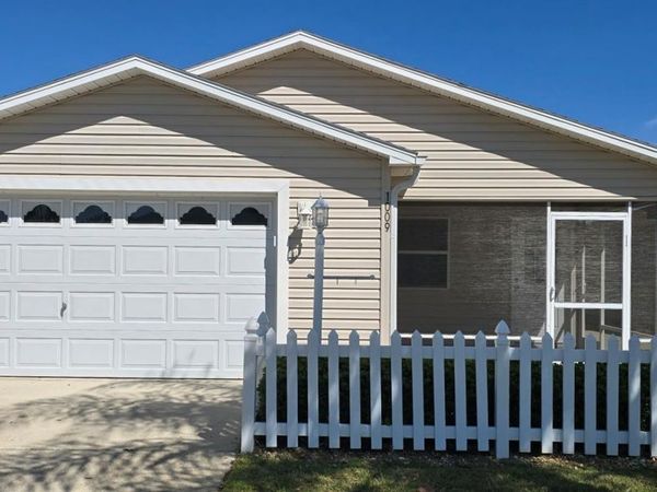 1009 RIDGEVILLE ROAD , THE VILLAGES, FL 32162
