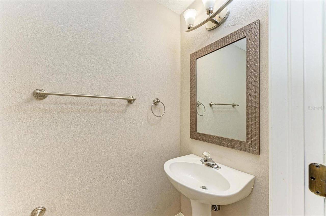 3047 Pointeview Drive, Tampa, FL 33611 Photo