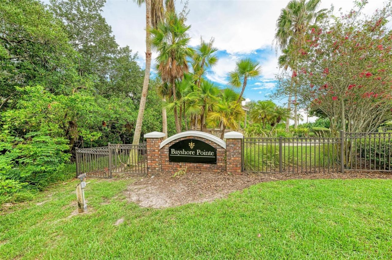 3047 Pointeview Drive, Tampa, FL 33611 Photo