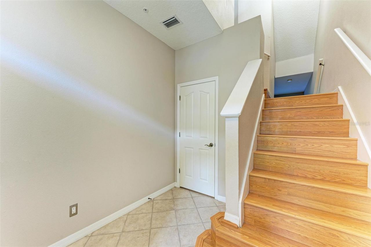 3047 Pointeview Drive, Tampa, FL 33611 Photo