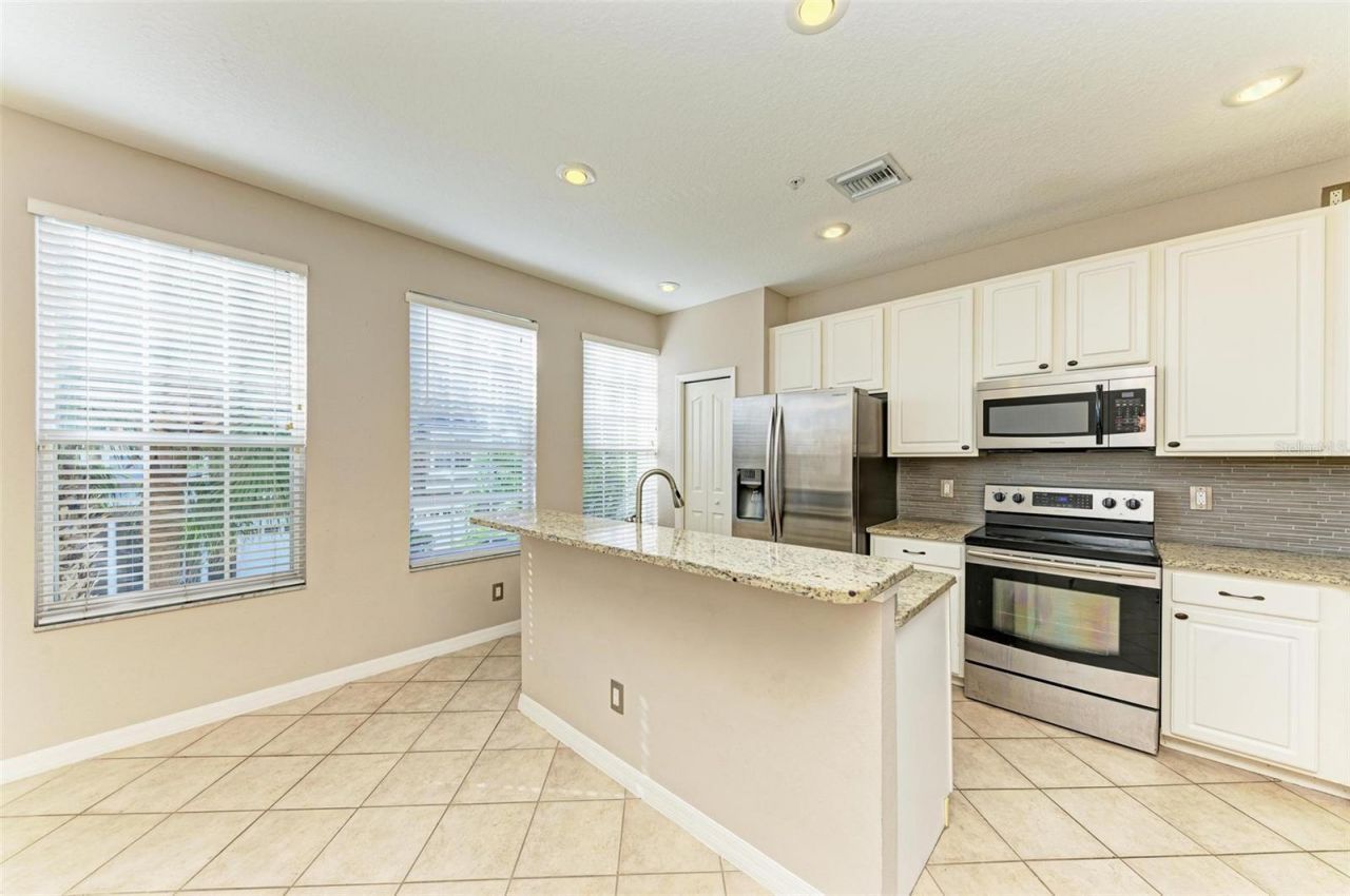 3047 Pointeview Drive, Tampa, FL 33611 Photo