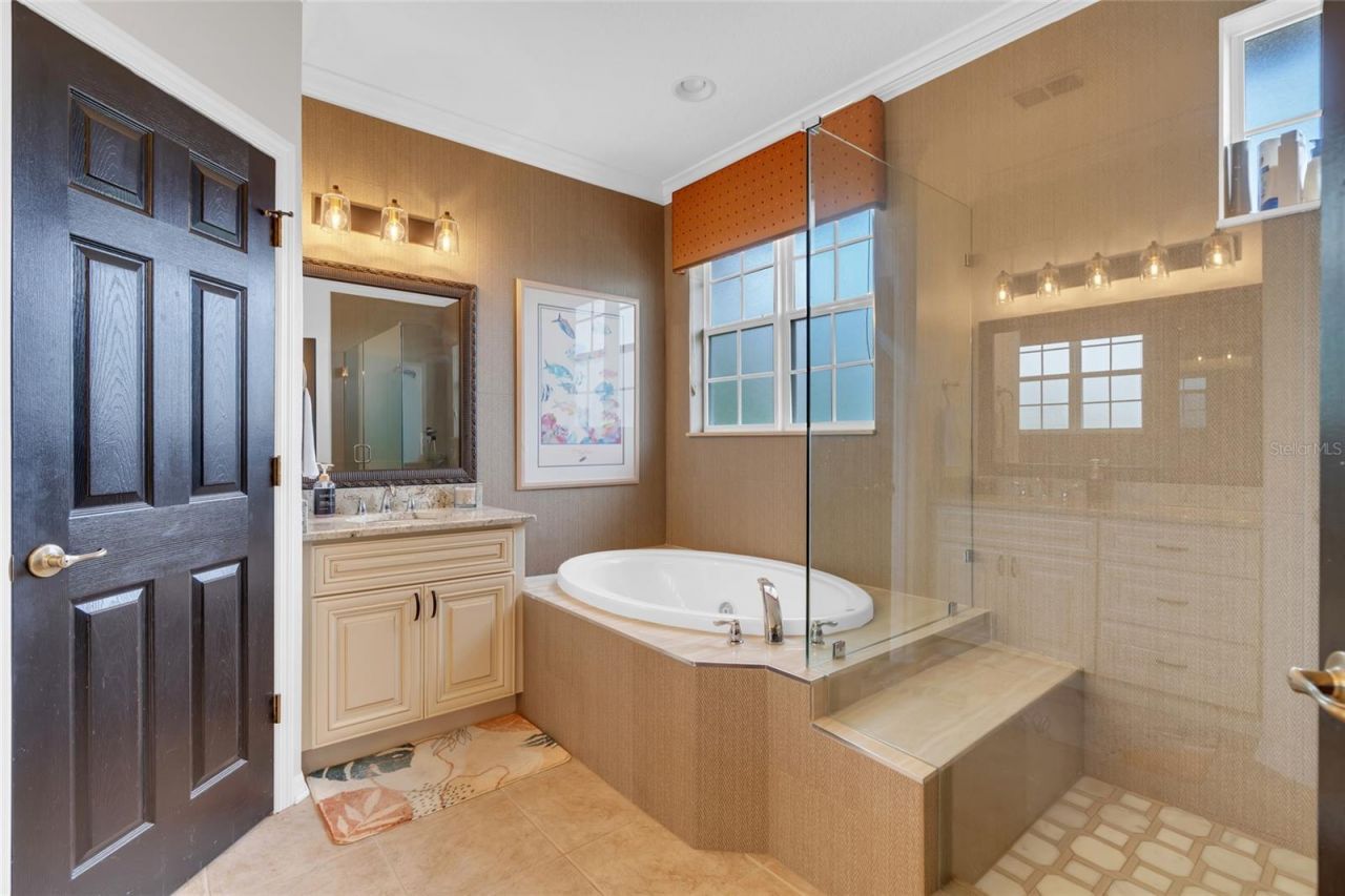 8204 Villa Grande Court, Sarasota, FL 34243 Photo