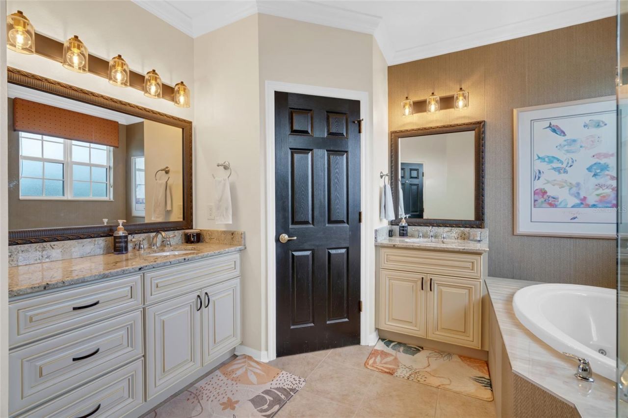 8204 Villa Grande Court, Sarasota, FL 34243 Photo
