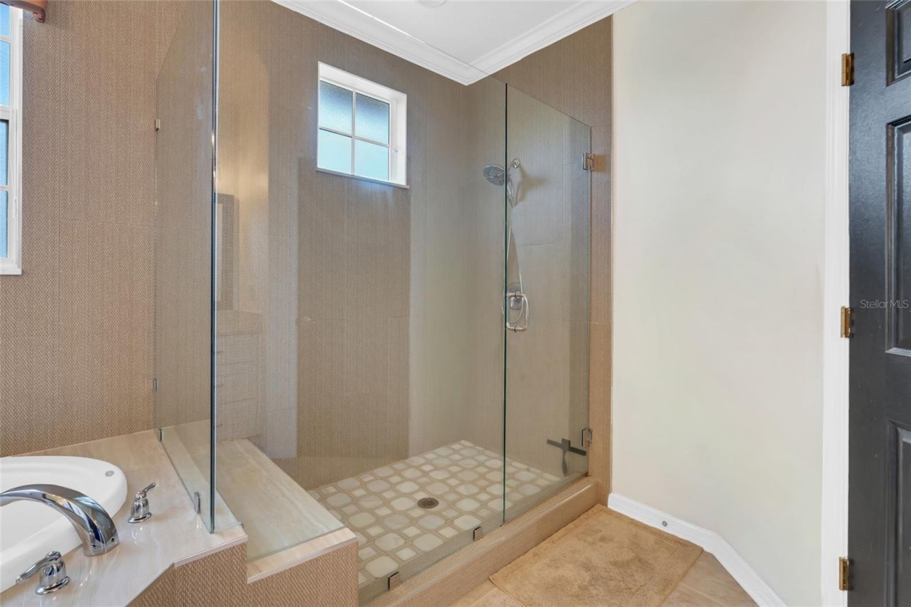 8204 Villa Grande Court, Sarasota, FL 34243 Photo