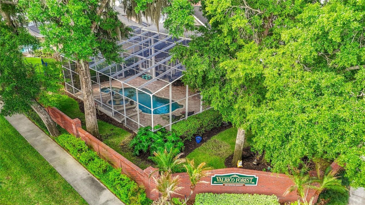 2425 Valrico Forest Drive , Valrico, FL 33594 Photo