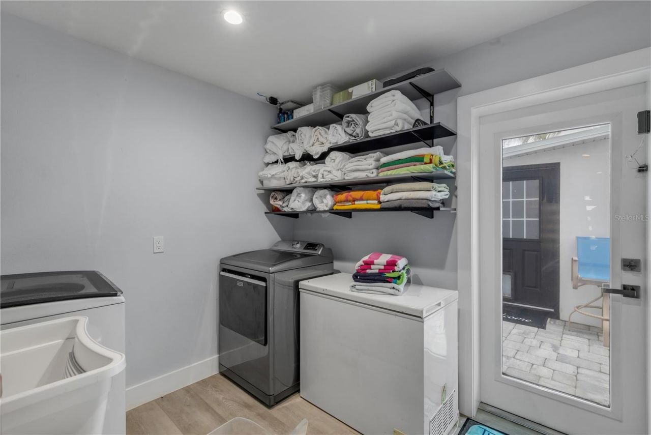 202 S Atlantic Avenue, New Smyrna Beach, FL 32169 Photo