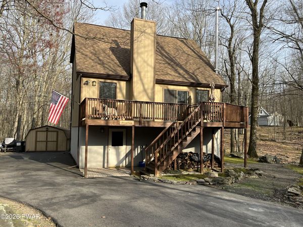 108 Crestview Court, Hawley, PA 18428