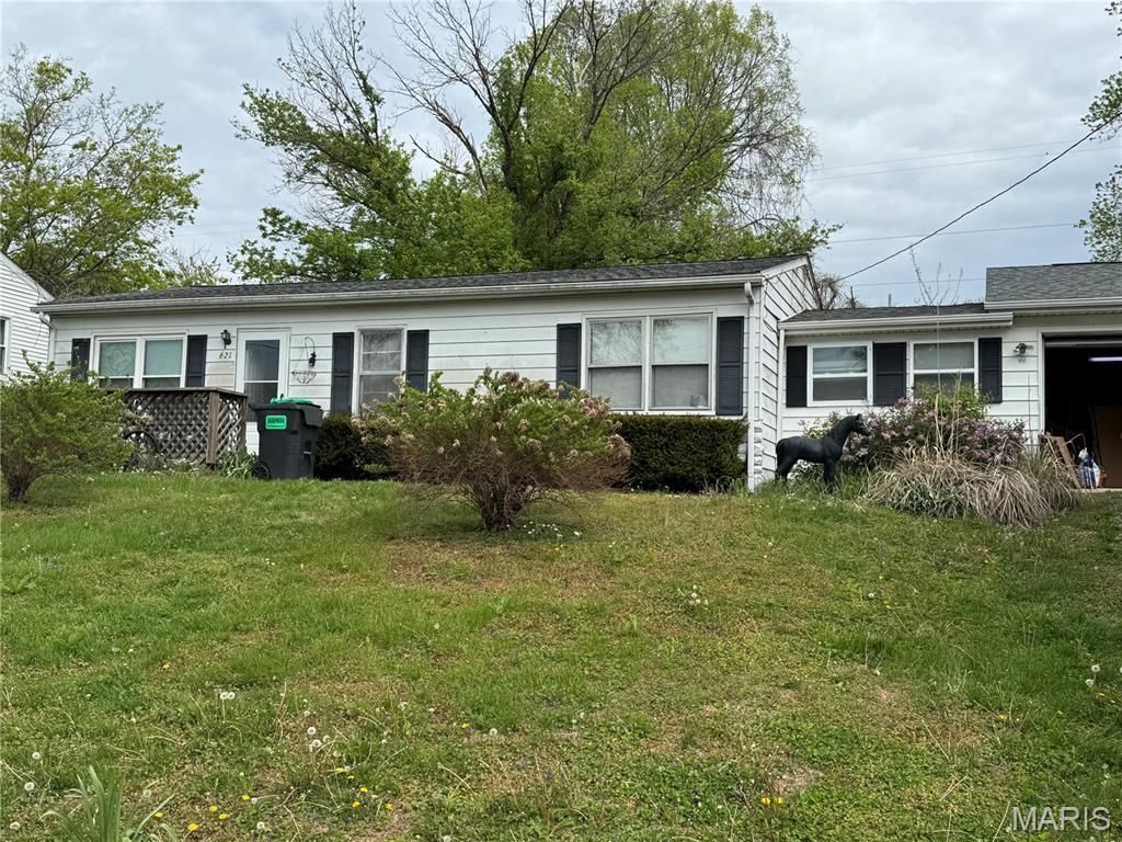 621 Bernard Drive , Belleville, IL 62223 Main Photo