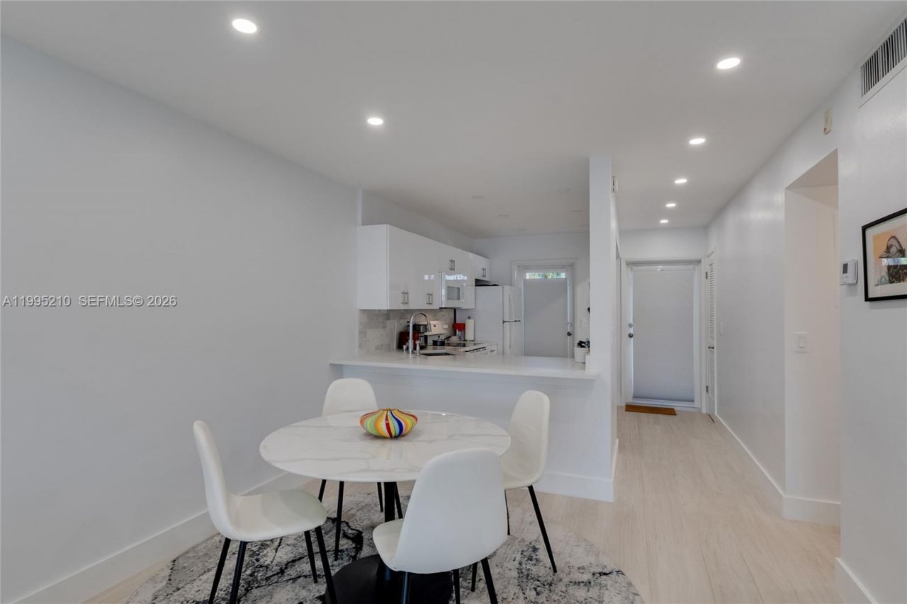 455 Paradise Isle Blvd, Unit 101, Hallandale Beach, FL 33009 Photo