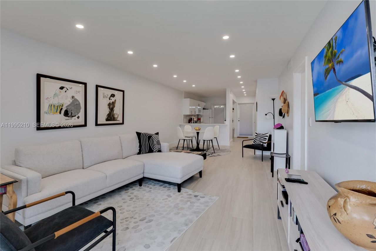 455 Paradise Isle Blvd, Unit 101, Hallandale Beach, FL 33009 Photo