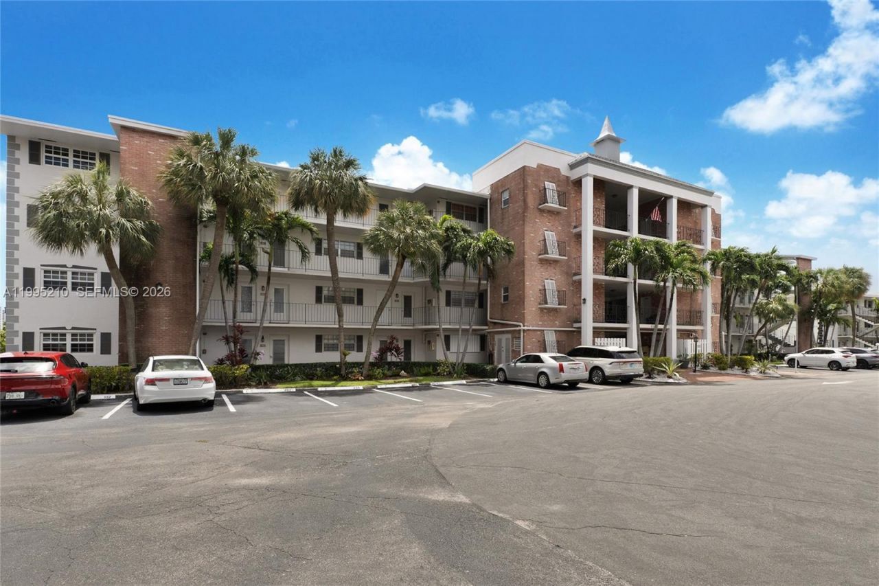 455 Paradise Isle Blvd, Unit 101, Hallandale Beach, FL 33009 Photo